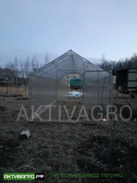Теплица «Ударница Англичанка», ширина 2.5/3 м, труба 20х20 + 20х20 Теплица «Ударница Англичанка», ширина 2.5/3 м, труба 20х20 + 20х20