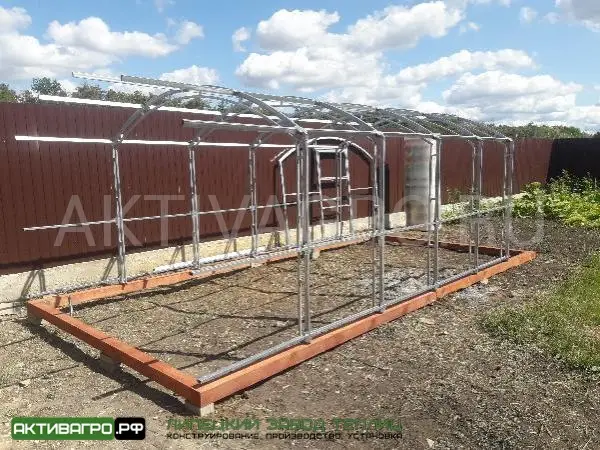 Теплица Ударница Благодатная, ширина 3/3.5 м, труба 40х20 + 20х20 Теплица Ударница Благодатная, ширина 3/3.5 м, труба 40х20 + 20х20