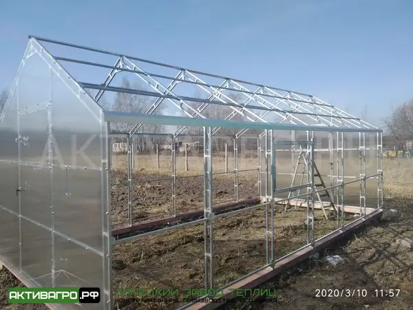 Теплица «Ударница Англичанка», ширина 2.5/3 м, труба 20х20 + 20х20 Теплица «Ударница Англичанка», ширина 2.5/3 м, труба 20х20 + 20х20